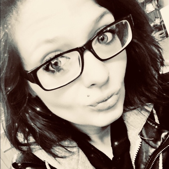 Meet your Posher, Brittany - Picture 1 of 1